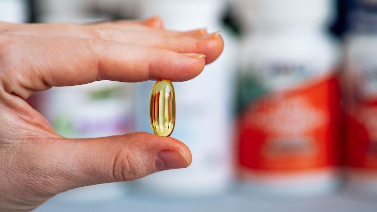 Eine Überdosierung von Vitamin D kann zu Nierenschäden und Herzrhythmusstörungen bis hin zu Bewusstlosigkeit und Todesfällen führen.