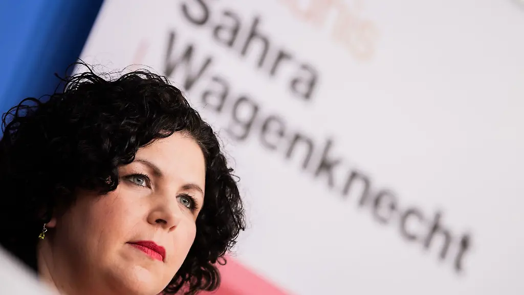 Das-Buendnis-Sahra-Wagenknecht-BSW-will-einen-Landesverband-Niedersachsen-gruenden-Zum-Parteitag-wird-Amira-Mohamed-Ali-erwartet-Sie-ist-neben-Sahra-Wagenknecht-Bundesparteivorsitzende-des-BSW