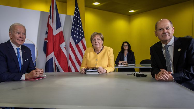 Da war er schon praktisch gewählt, aber sie noch im Amt: Merkel und Scholz im vergangenen Oktober mit US-Präsident Biden.