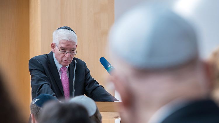 Josef Schuster, Präsident des Zentralrats der Juden in Deutschland: "Jude oder Jüdin ist die Bezeichnung, die Augenhöhe signalisiert wie zum Beispiel 'Katholik' oder 'Protestant'.