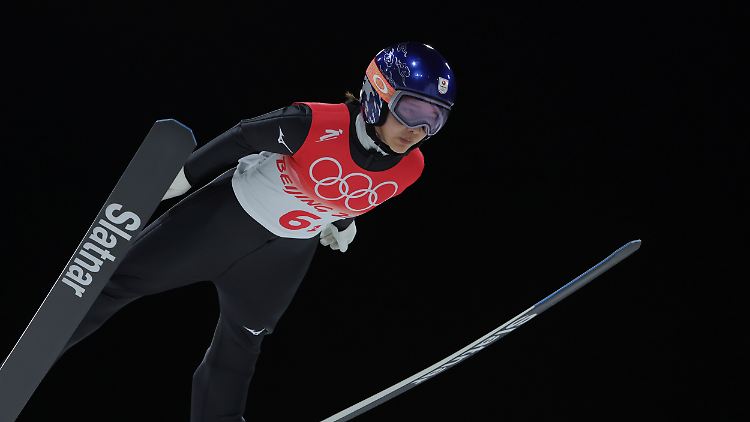 Sara Takanashi brachte einen gültigen Sprung ins japanische Teamergebnis ein.