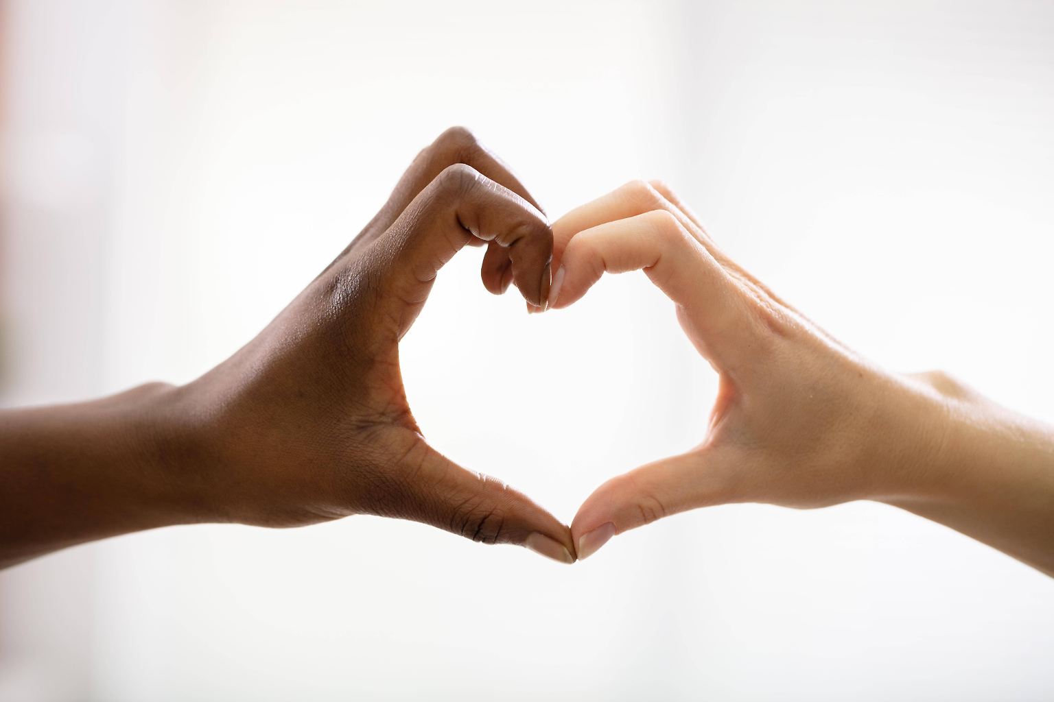 Auch wenn der Sinn des Valentinstages umstritten bleibt - die Chance, sich auf die unendlichen Aspekte der Liebe zu besinnen, bietet er allemal.