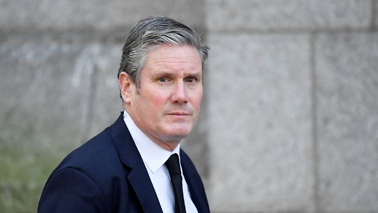 Keir Starmer musste von der Polizei in Sicherheit gebracht werden. (Archivbild)