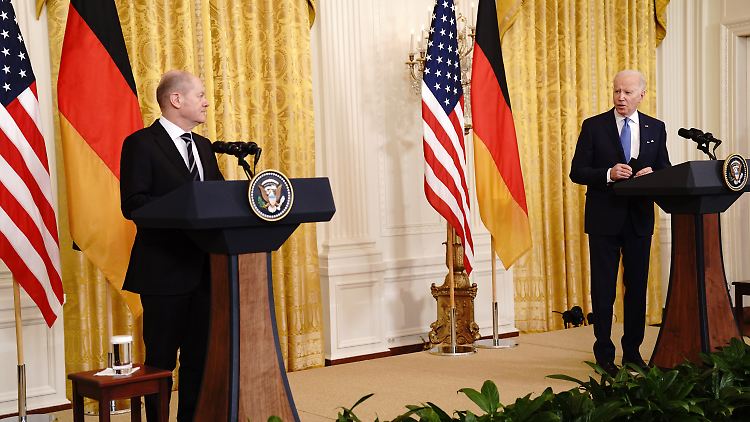 Deutschland und die USA würden im Fall von Sanktionen "komplett einvernehmlich agieren", versprach Kanzler Scholz.