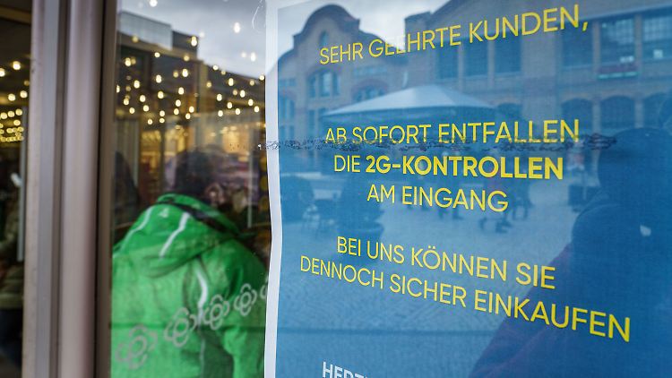Wie hier im hessischen Darmstadt gilt in manchen Regionen nicht mehr die 2G-Regel im Einzelhandel.