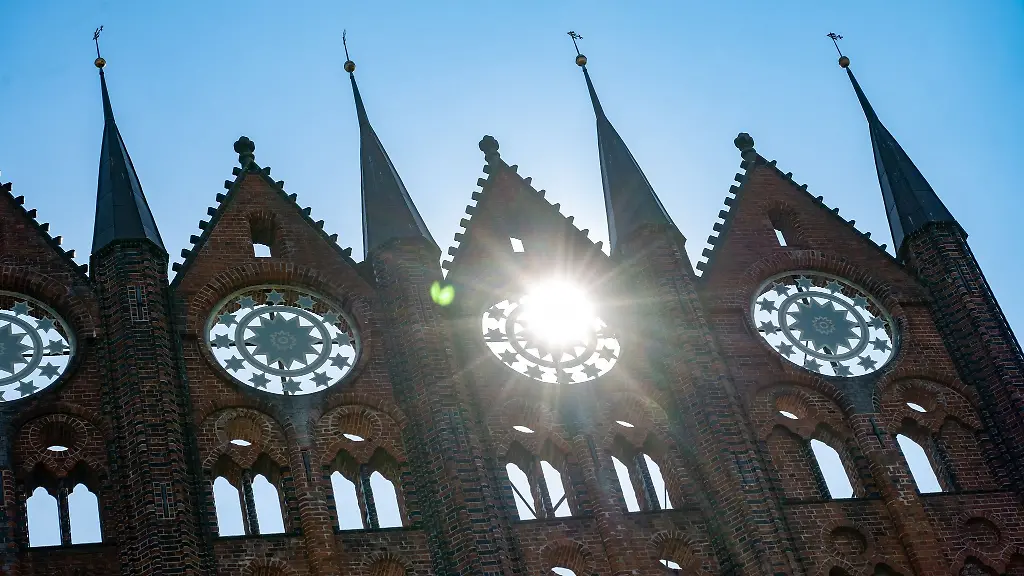 Der-DWD-kuendigt-ueberwiegend-sonniges-Wetter-in-MV-an-Ausserdem-weht-ein-frischer-Wind
