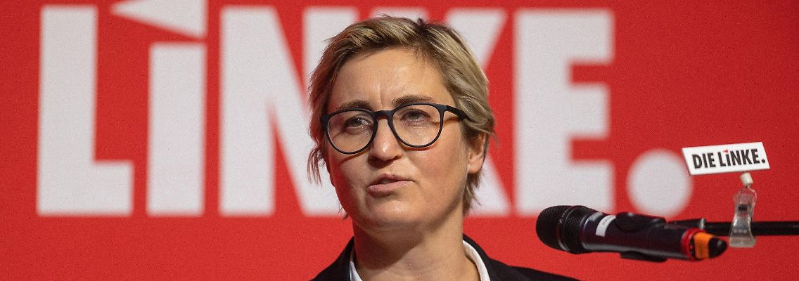 Susanne Hennig-Wellsow, Co-Bundesvorsitzende der Linken, gesstikuliert.