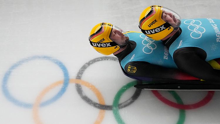 Jagen durch den Eiskanal: Tobias Wendl und Tobias Arlt.