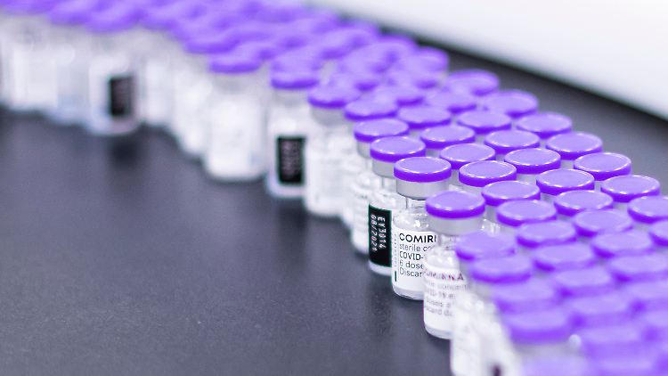 Dank seines Impfstoffs freut sich Pfizer über satte Gewinne.