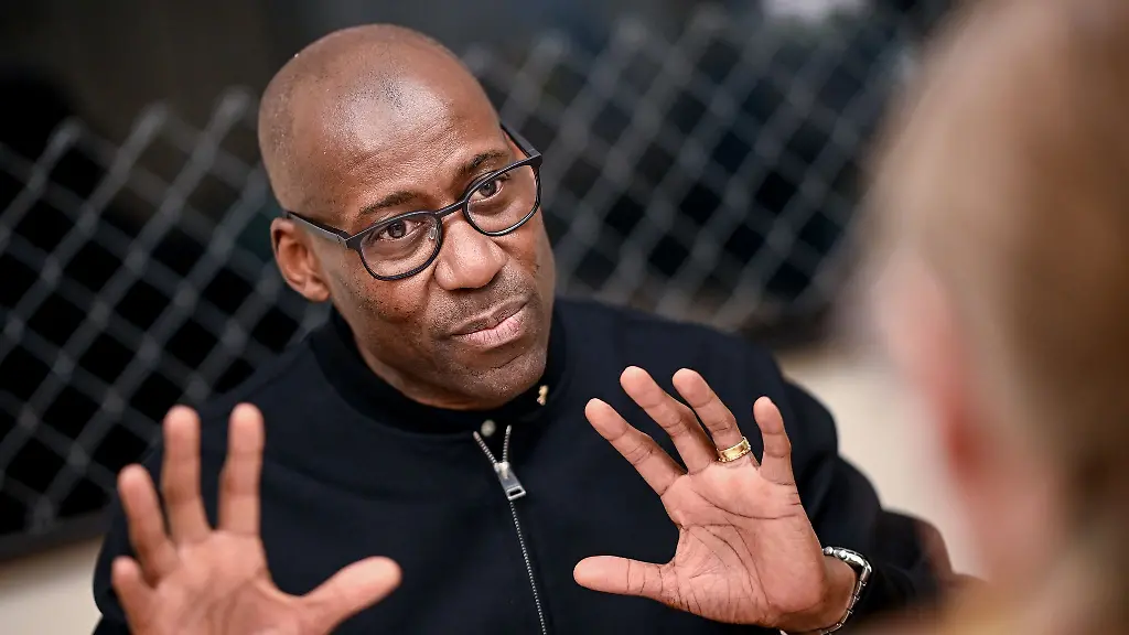 Berlins-Kultursenator-Joe-Chialo-CDU-ist-bei-einer-Veranstaltung-am-Donnerstagabend-bedraengt-worden-und-brauchte-Polizeischutz