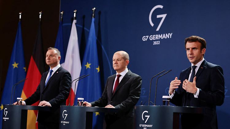 Duda, Scholz und Macron - alle drei betonen, es gehe darum, einen Krieg zu verhindern . "Ich glaube, wir werden das schaffen", sagt Duda. 