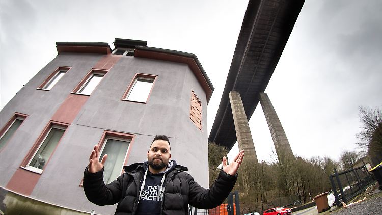 Ersan Acar hat erst kürzlich viel Geld in sein Haus investiert und plante gerade den Dachausbau.