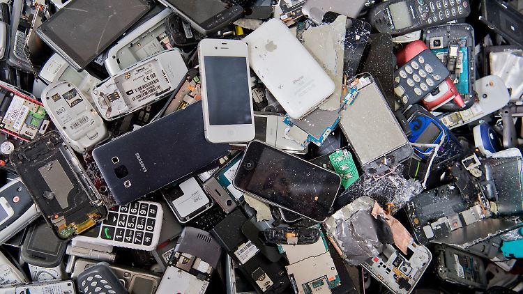 Im Laufe der Jahre hat sich das Verhalten der Nutzer verändert: Sie behalten ihr Handy länger.