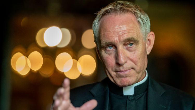 Kritiker würden die Gelegenheit nutzen, um mit dem früheren Papst "abzurechnen", sagte Georg Gänswein, Privatsekretär von Benedikt XVI.