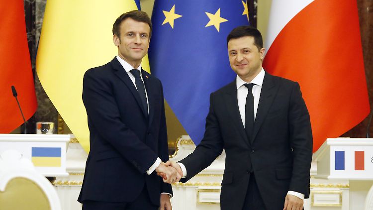Nach dem Gespräch mit Selenskyj betonte Macron, dass er einen diplomatischen Ausweg aus dem Ukraine-Konflikt für möglich halte.