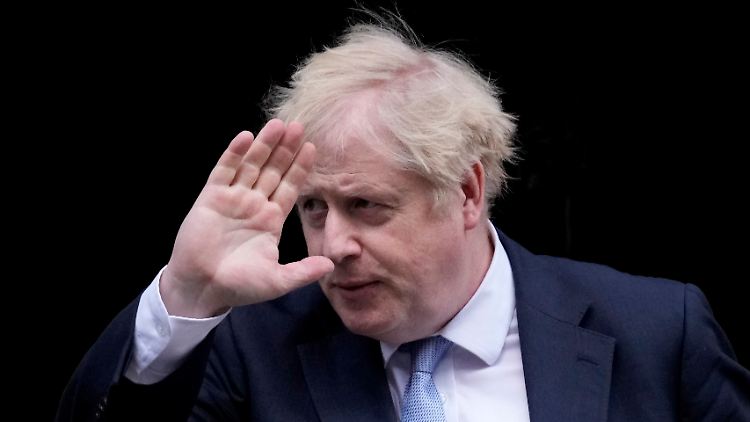 Johnson auf dem Weg zur Parlamentsanhörung. 