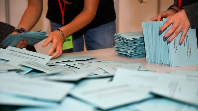 Mit einer Verzögerung von fast viereinhalb Jahren nach der Bundestagswahl 2017 äußert sich das Bundesverfassungsgericht in Karlsruhe zu den Einsprüchen wegen eines möglichen Wahlfehlers.