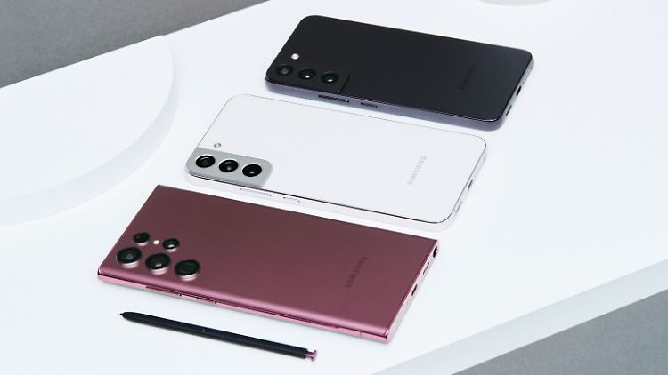 Samsung Galaxy S22 Ultra, Galaxy S22+ und Galaxy S22.