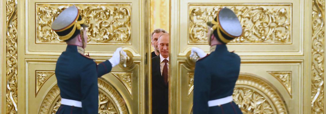 2014-03-18T000000Z_453508168_GM1EA3I1O2X01_RTRMADP_3_UKRAINE-CRISIS-PUTIN-TREATY (1).JPG