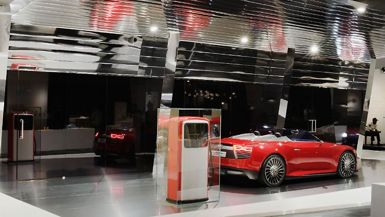 Die Zapfsäule als Relikt an eine andere Zeit: So stellt man sich bei Audi die Tankstelle von morgen vor.