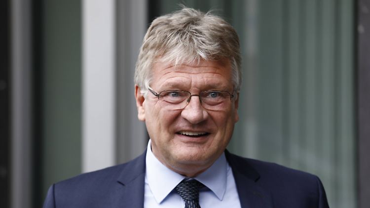 "Stockkonservativ" sei er, sagt Meuthen. Aber nicht rechtsextrem.