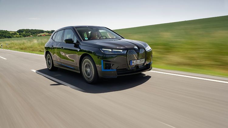 Der BMW iX verlor im norwegischen Winter lediglich 15 Prozent seiner angegebenen Reichweite.