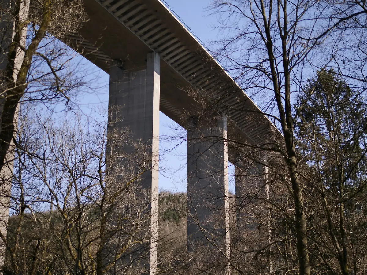 epi-222286032-ADOBE-FOTO-STOCK-336469937-Loesterbachtalbruecke