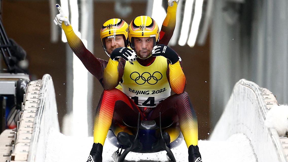 … die sechste Goldmedaille bejubeln. Im Eiskanal gibt es in China …