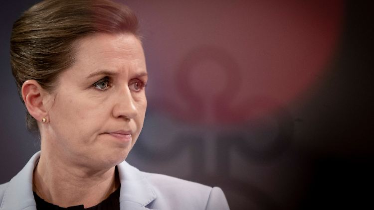 Dänemarks sozialdemokratische Regierungschefin Frederiksen auf der Pressekonferenz in Kopenhagen.