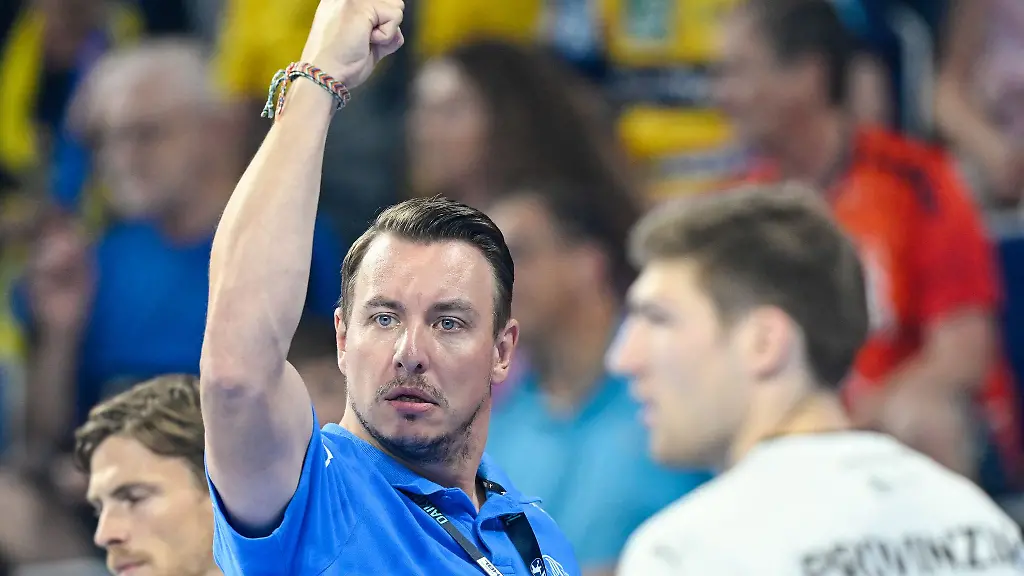 Filip-Jicha-bejubelt-einen-Kieler-Treffer