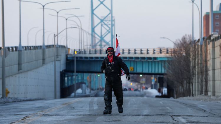 Seit Tagen schon geht nichts mehr auf der Ambassador Bridge zwischen Detroit und Windsor.