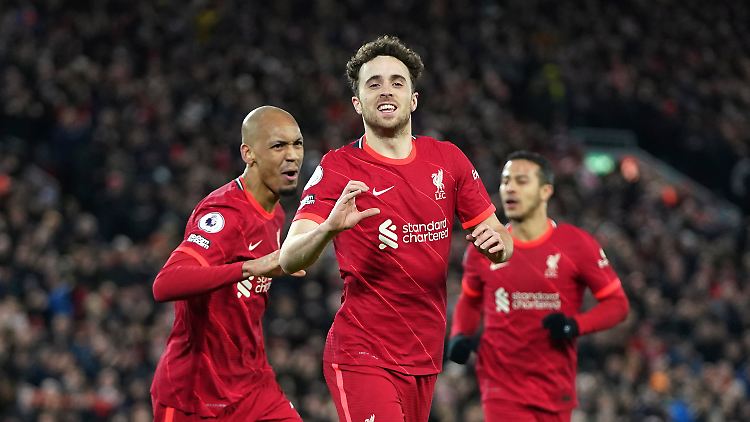 Nach einer Ecke bringt Jota die Reds in Führung.