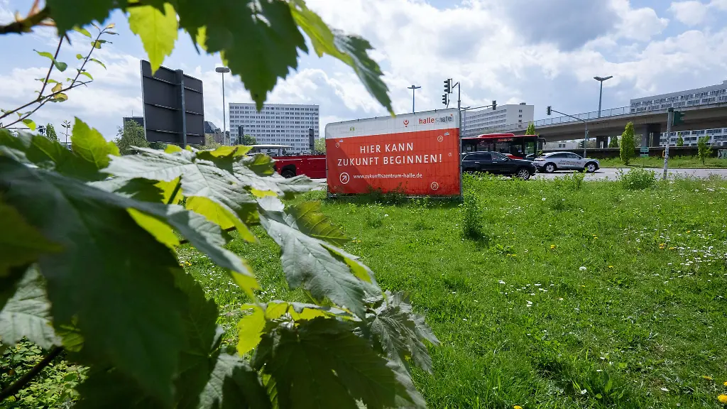 Noch-ist-hier-gruene-Wiese-Das-Zukunftszentrum-in-Halle-soll-2030-fertig-werden