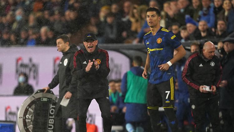 Ralf Rangnick peitscht die Mannschaft an, Ronaldo wartet.