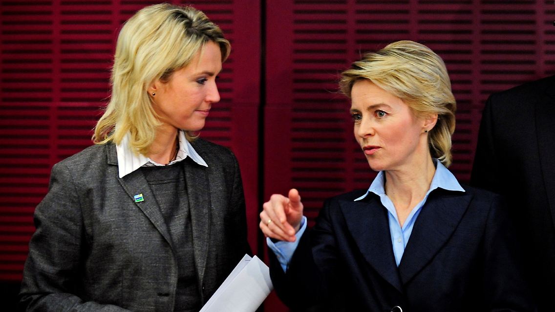 Die SPD-Sozialministerin von Mecklenburg-Vorpommern, Manuela Schwesig (links) und Arbeitsministerin Ursula von der Leyen.