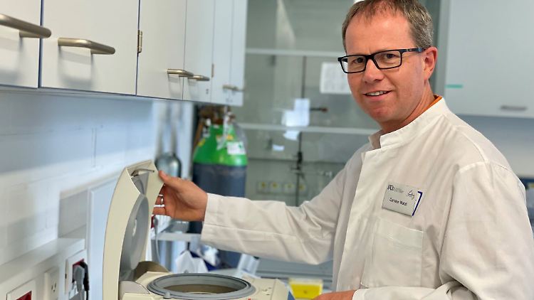 Carsten Watzl ist Wissenschaftlicher Direktor und Leiter des Fachbereichs Immunologie an der Uni Dortmund sowie Generalsekretär der Deutschen Gesellschaft für Immunologie.