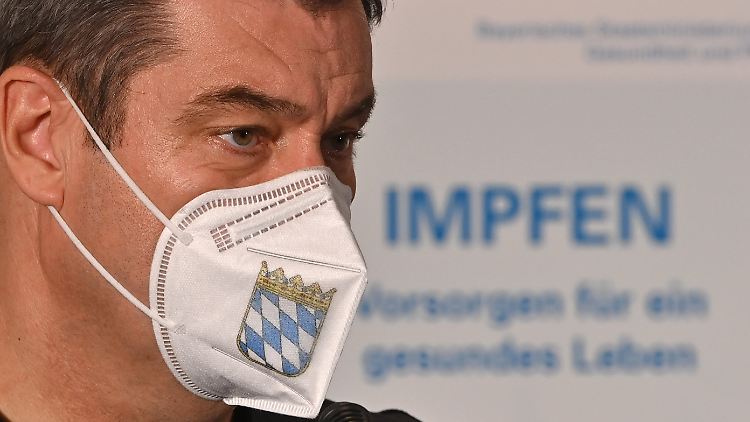 Ministerpräsident Markus Söder zeigt nun doch Bereitschaft, die einrichtungsbezogene Impfpflicht auch in Bayern umzusetzen.