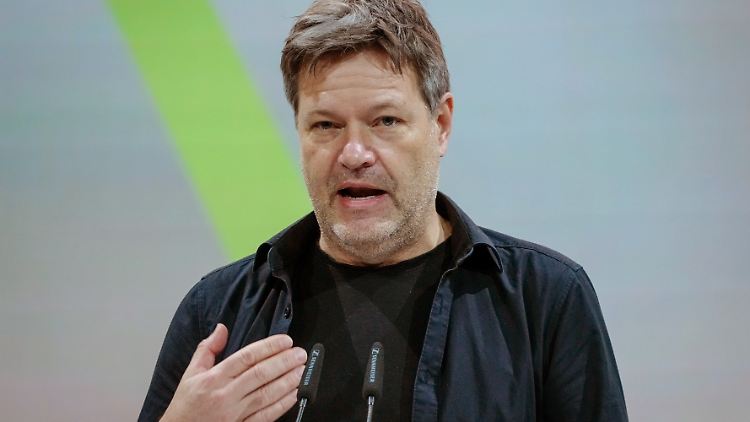 Aus Sicht von Vizekanzler Robert Habeck sollten die Maßnahmen als erste fallen, die der Wirtschaft am stärksten zusetzen.
