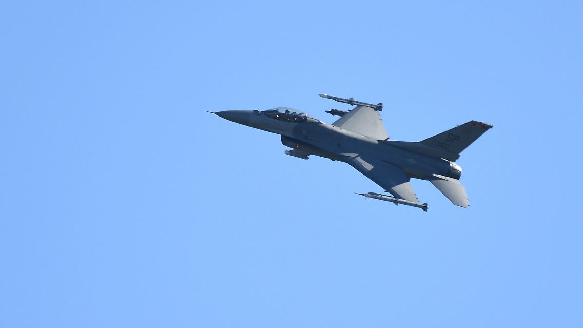 Ein F-16-Kampfjet
