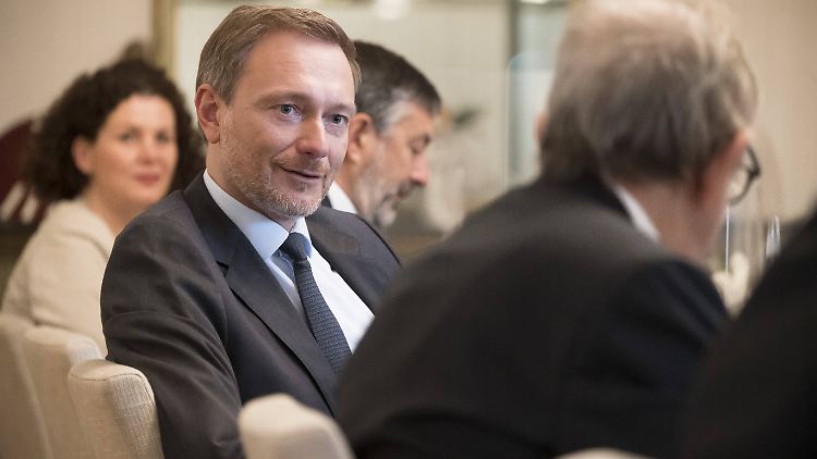 Der FDP schwebt der 19. März als "Freedom Day" vor - dann läuft das befristete Infektionsschutzgesetz aus.