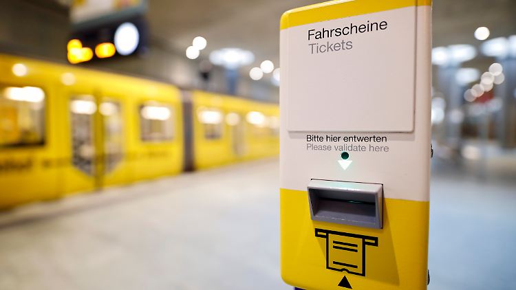 Schwarzfahren kostet in der Regel 60 Euro. Und wer nicht zahlt, muss in letzter Konsequenz ins Gefängnis. Das soll sich bald ändern.