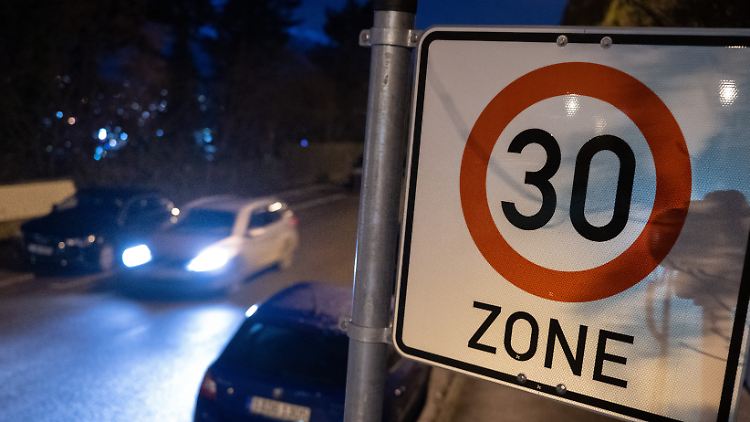 Die Straßenverkehrsordnung ermöglicht Tempo 30 auf Hauptstraßen derzeit nur, wenn eine Gefahrensituation nachgewiesen ist. 