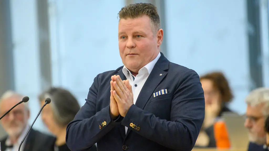 Fordert-ein-klares-Mitspracherecht-fuer-die-Laender-bei-der-Aufstellung-des-oeffentlich-rechtlichen-Rundfunks-Markus-Kurze