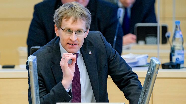 Hält ein baldiges Ende der Maskenpflicht für möglich: Schleswig-Holsteins Ministerpräsident Daniel Günther.