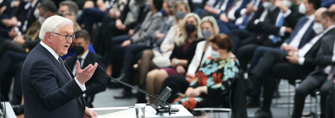 Der wiedergewählte Bundespräsident Frank-Walter Steinmeier überrascht mit seiner Rede.