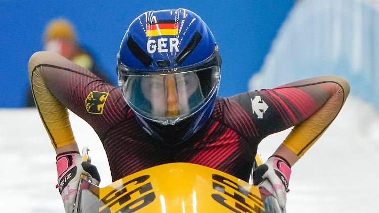 Nolte vergibt eine Medaille am zweiten Wettkampftag.