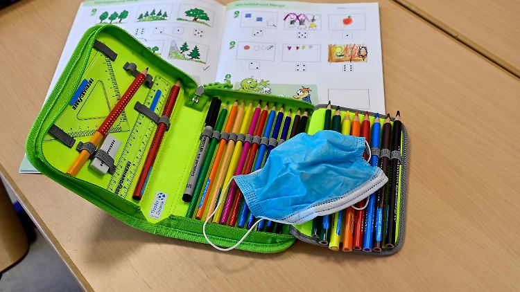Regelmäßige Tests und auch Maskentragen wird in Schulen an der Tagesordnung bleiben.