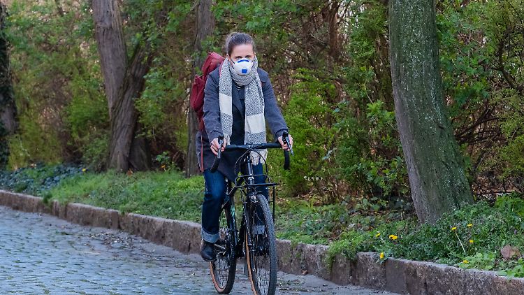 Das Tragen einer Maske führt laut Tübinger Forschenden nicht zu einer körperlichen Überlastung.