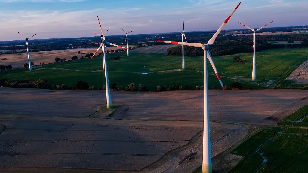 Wo-viel-Oeko-Energie-erzeugt-wird-sind-die-Netzkosten-und-damit-der-Strompreis-hoeher-als-anderswo-Jetzt-gibt-es-eine-Neuverteilung-Der-Energieversorger-Wemag-kuendigt-daraufhin-Preissenkungen-an