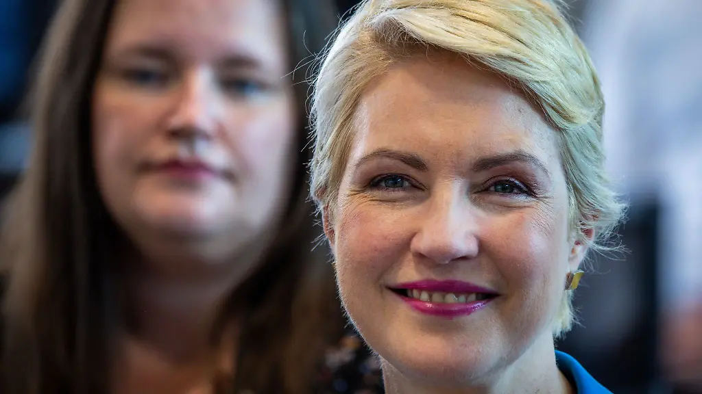 Ministerpraesidentin-Manuela-Schwesig-r-reist-mit-einer-grossen-Delegation-nach-Brasilien